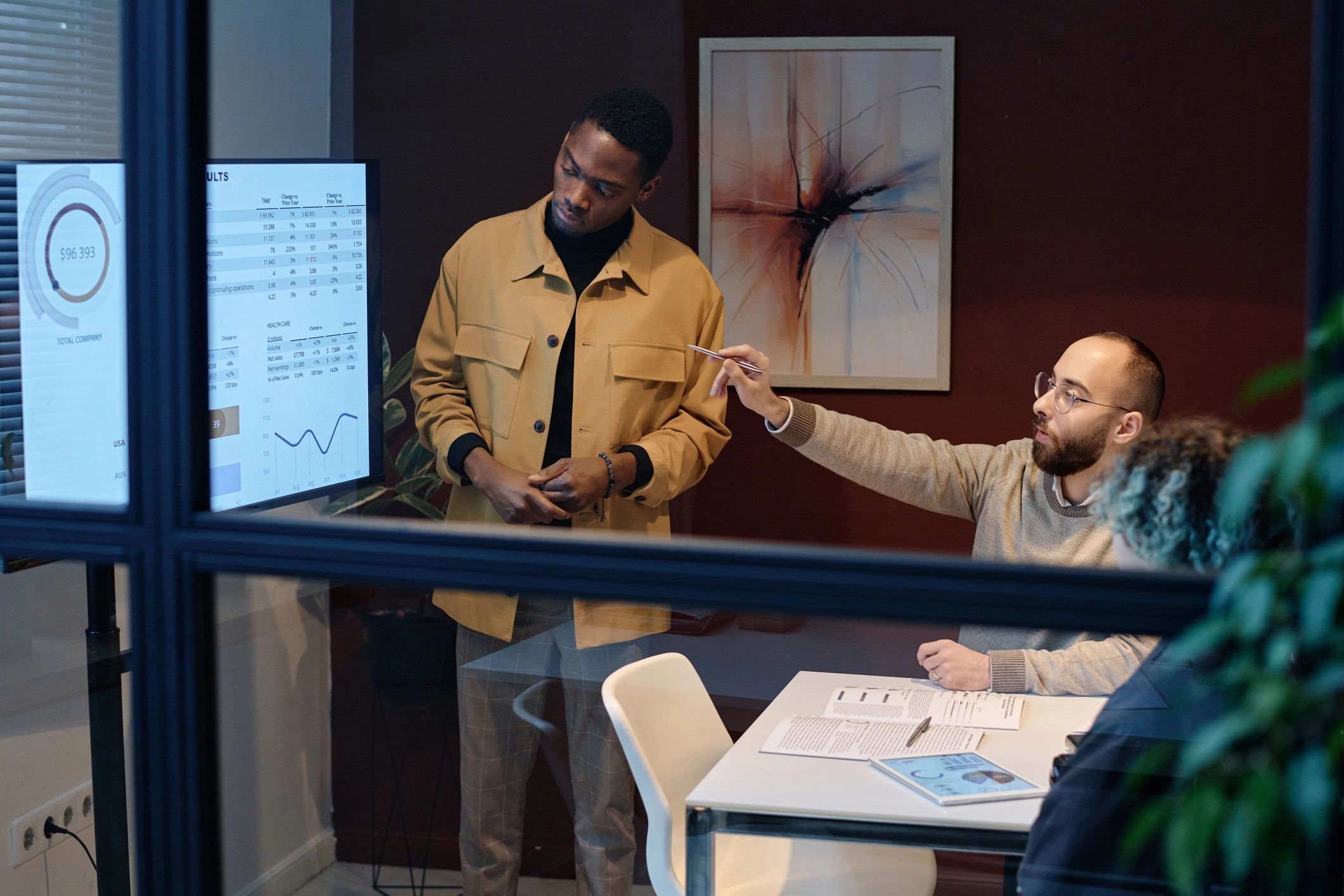 Team reviewing campaign and conversion data in a meeting